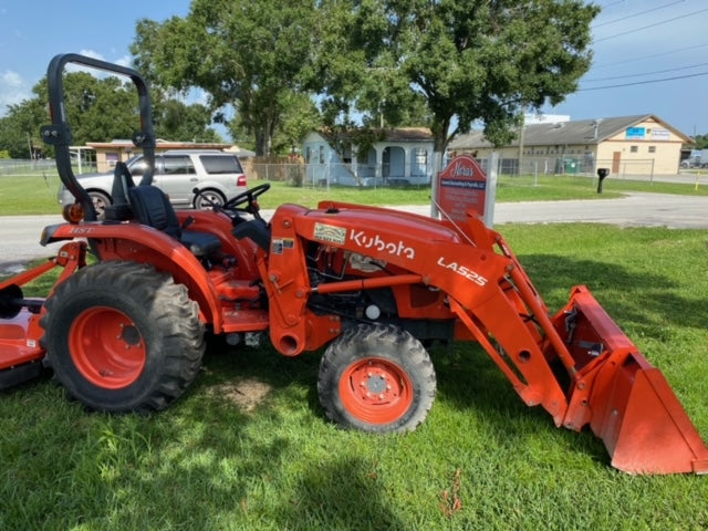 Kubota L2501 4x4 HST LA525 LOADER RCF2060 MOWER