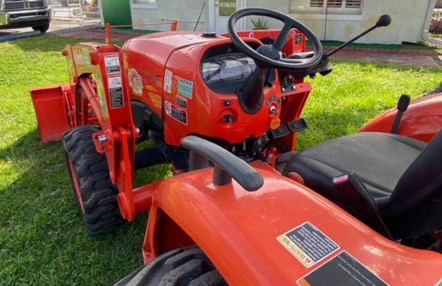 Kubota L2501 4x4 HST LA525 LOADER RCF2060 MOWER